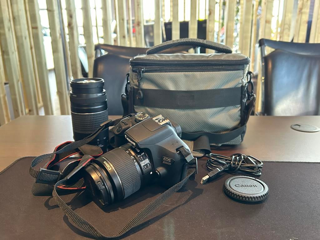 Canon EOS2000D + 2 lenzen + opbergtas, Ophalen of Verzenden, Gebruikt, Canon, 8 keer of meer