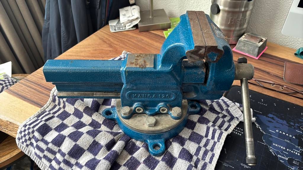 kanca 120 mm bankschroef met draaiplateau voor bedrijfswagen, Ophalen of Verzenden, Zo goed als nieuw, Bankschroef