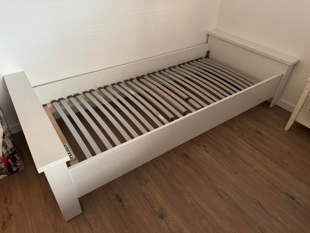 Gehele slaapkamer met bed,bureau en lamp, stoel,nachtkastje., Ophalen, Gebruikt, 90 cm, Eenpersoons