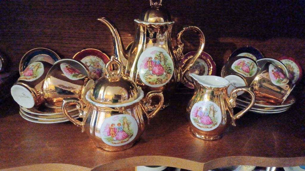 Mocca serviesje goudkleur. Versailles., Ophalen of Verzenden