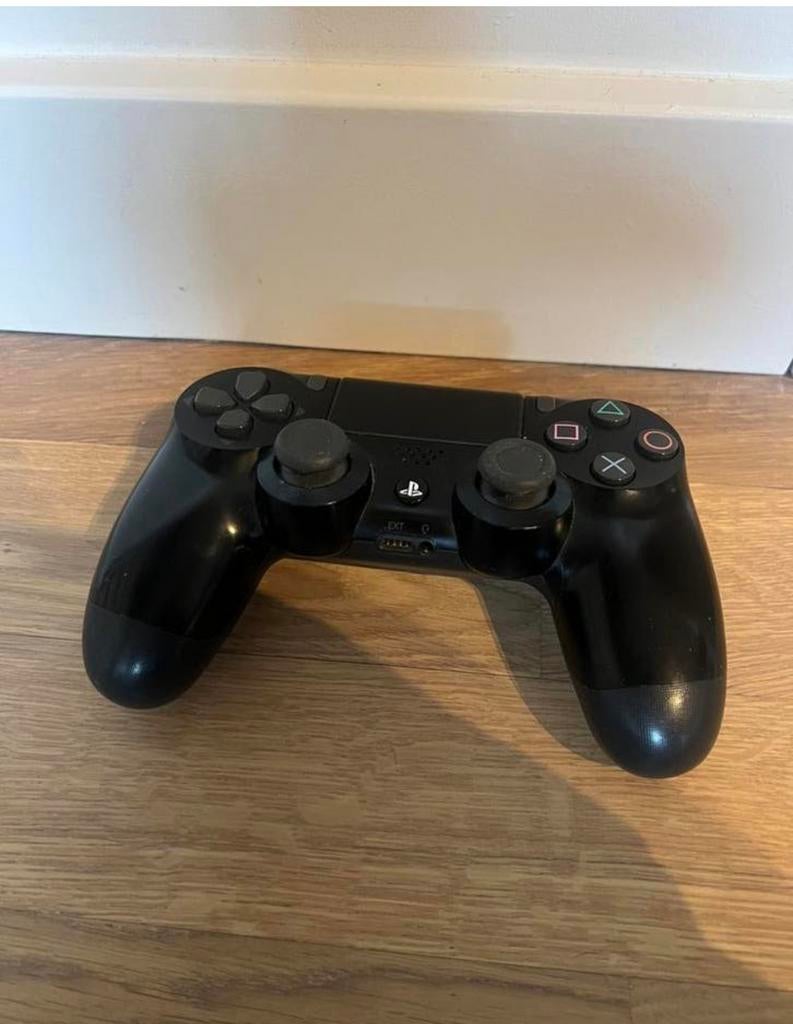 Sony Playstation 4 dualshock 4 controller met rood hoesje, Spelcomputers en Games, Ophalen of Verzenden, Zo goed als nieuw
