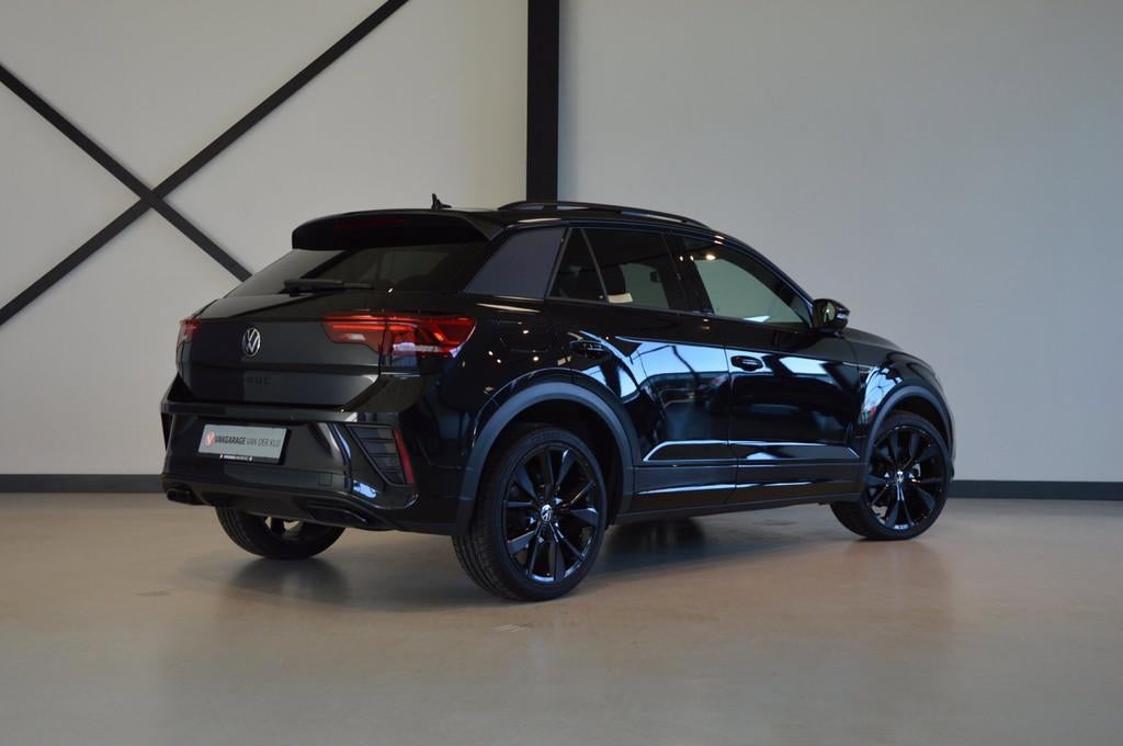 Volkswagen T-Roc R-Line | Panorama | IQ Light | ACC | Camera, 1258 kg, Zwart, 4 cilinders, 150 pk