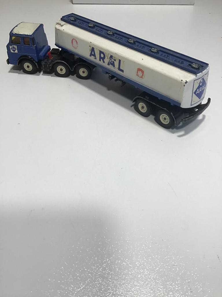 Siku Henschel F201S-2A V288 ARAL TANKER, 1:60 uit 1968., Ophalen of Verzenden, Gebruikt, Bus of Vrachtwagen