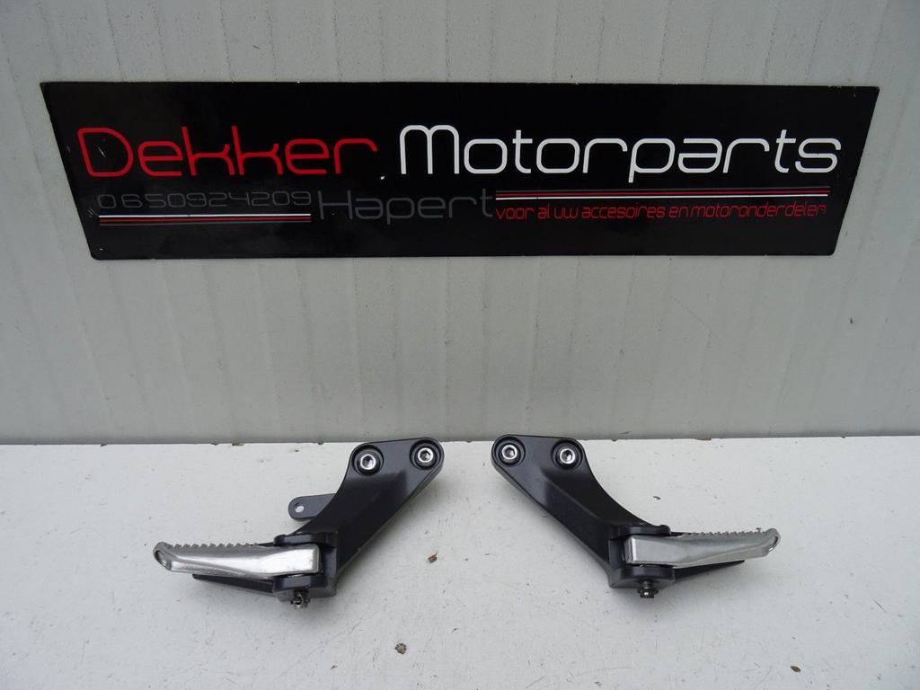 Set Duo Voetsteunen Yamaha MT-09 / SP 2021-2022-2023, Motoren, Onderdelen | Yamaha, Gebruikt, -, -, Ophalen of Verzenden