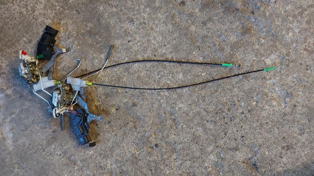 Set centraal motortjes in de deuren Peugeot 107 uit 2006, Ophalen of Verzenden