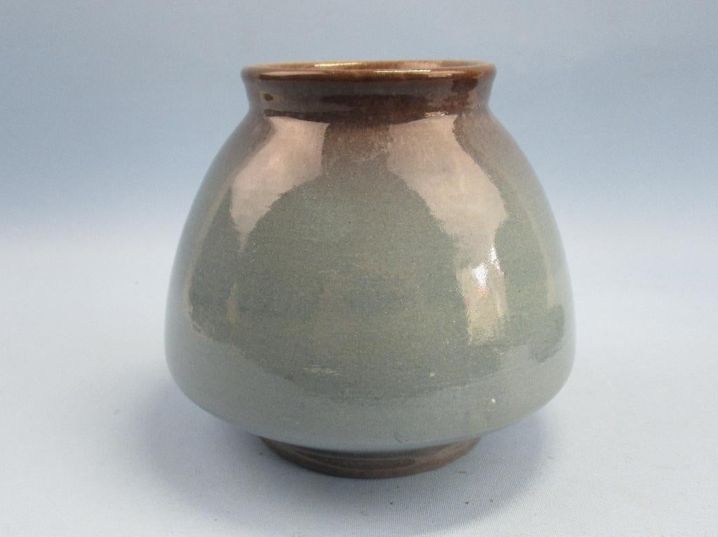 Eskaf aardewerk vaas lichtblauw bruin, Ophalen of Verzenden