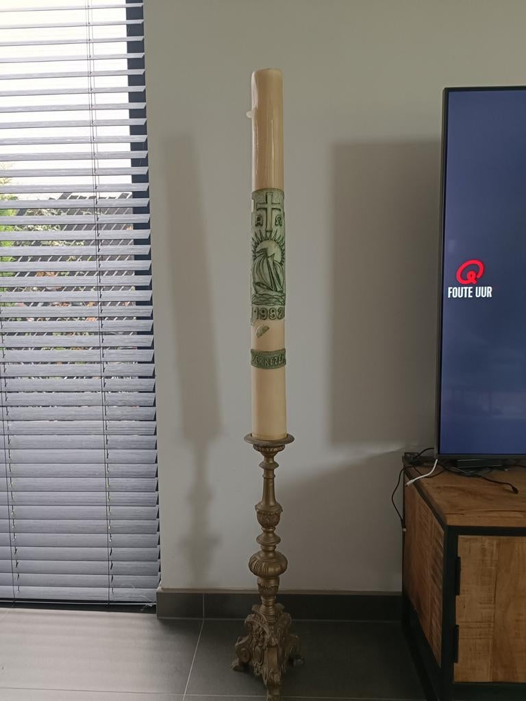 Antieke messing kerk kandelaar met paaskaars NEOBAROK, Antiek en Kunst, Antiek | Kandelaars, Ophalen, Koper of Brons