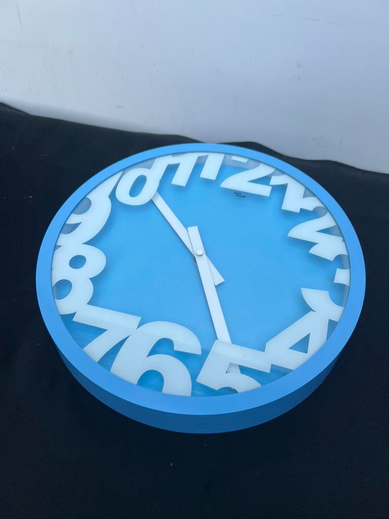 Te Koop : Klok Wandklok Nieuw Cosy Trendy Blauw Turquoise, Ophalen of Verzenden, Zo goed als nieuw, Analoog, Wandklok