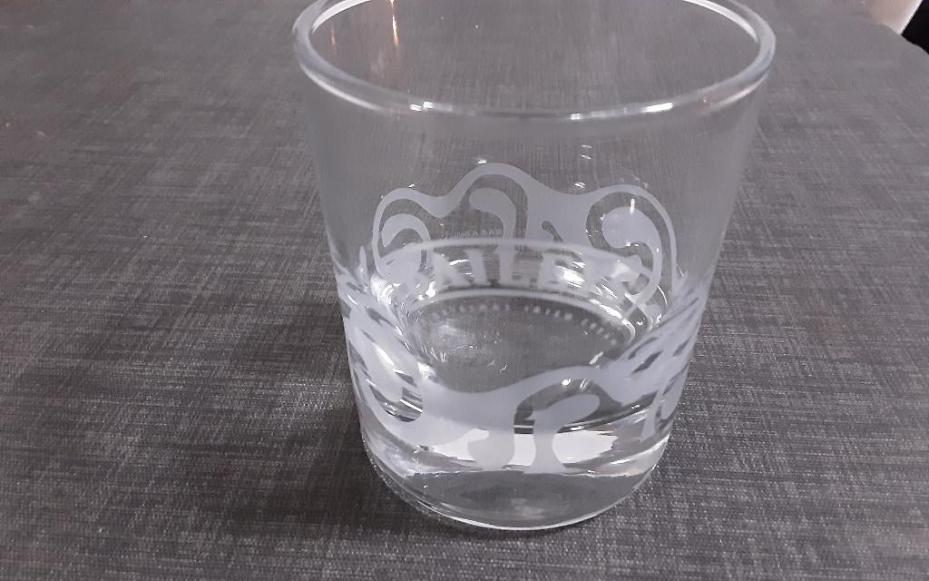 BAILEYS glaasje, waves, 8 cm hoog, 1 stuk, Verzamelen, Ophalen of Verzenden, Zo goed als nieuw, Borrel- of Shotglas