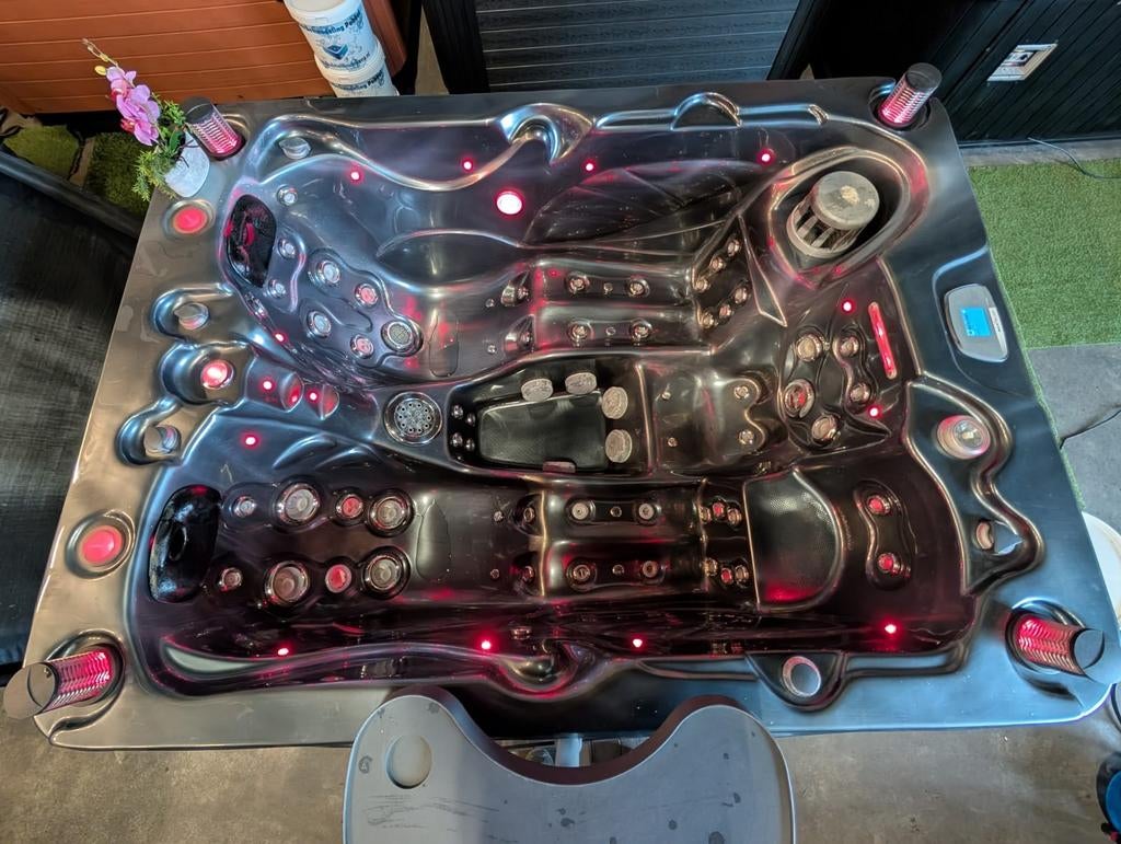 Prachtige 3 persoons jacuzzi 💦 2 LIGPLAATSEN ‼️, Tuin en Terras, Ophalen of Verzenden, Nieuw, Pomp