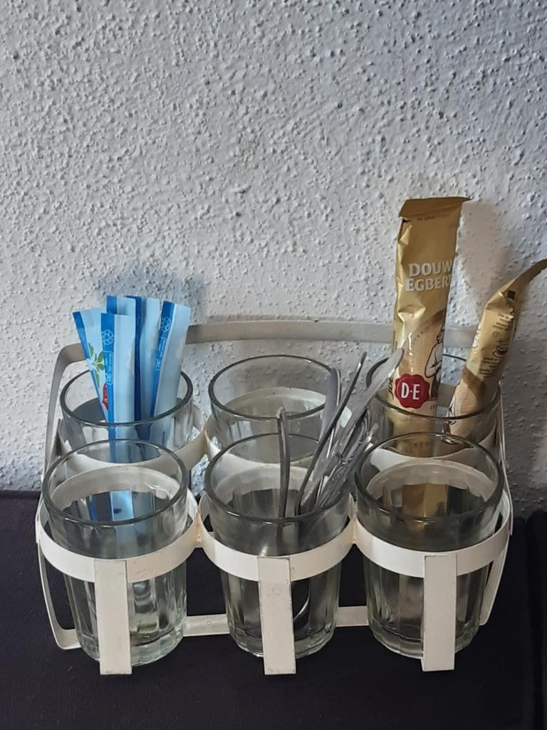 Brocante glaasjes in ijzeren rekje ,drager landelijk,, Ophalen of Verzenden