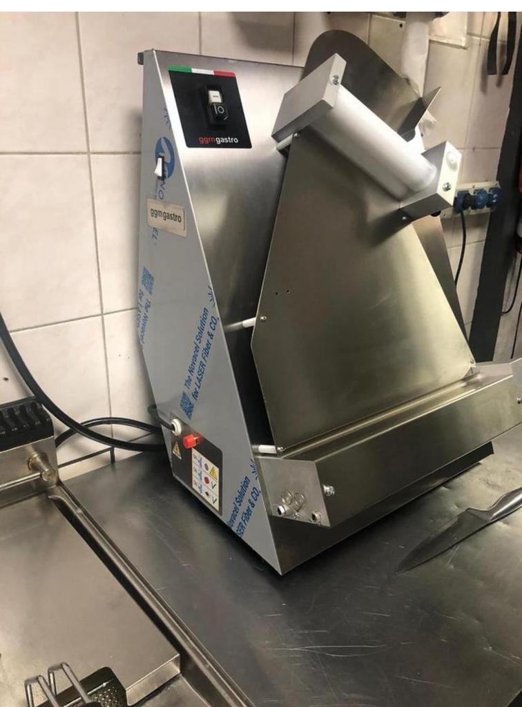 GGM Gastro Deegroller - Professionele Pizzadeegmachine, Huis en Inrichting, Keuken | Keukenbenodigdheden, Gebruikt, Ophalen of Verzenden