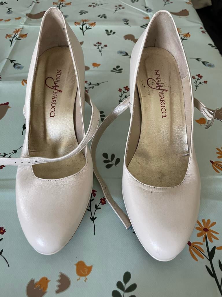 Nina Fiarucci pumps met bandje, Ophalen, Gedragen, Beige, Pumps