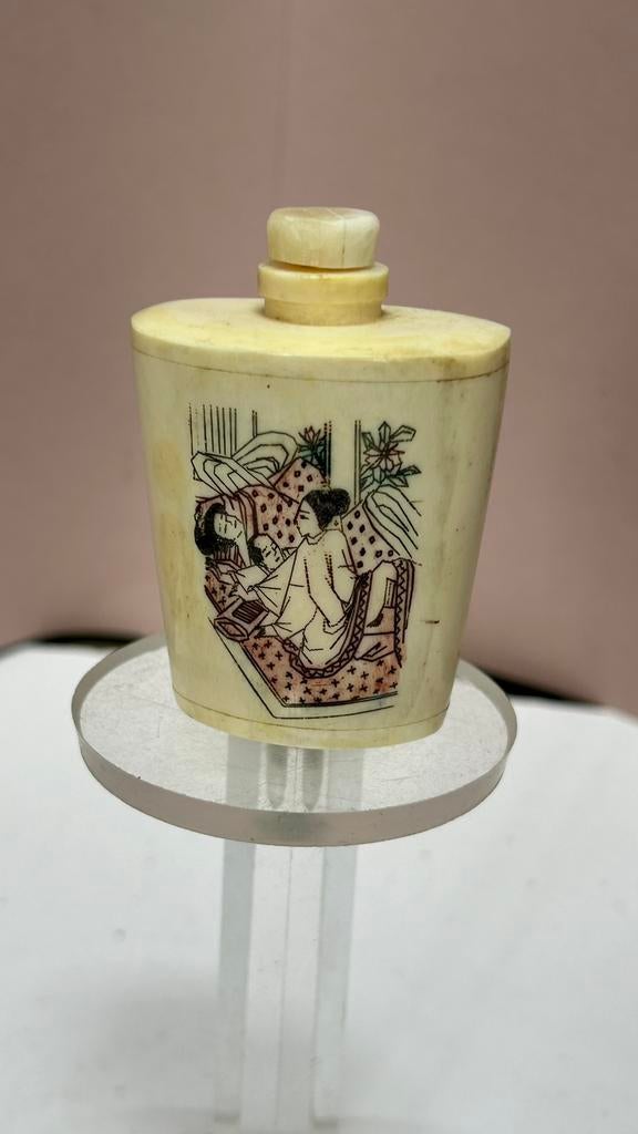 Chinees erotiek benen snuif flesje, Antiek en Kunst, Ophalen of Verzenden