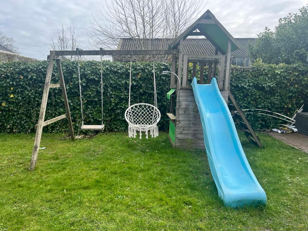 Speeltoestel. (Schommel, glijbaan en speeltoren), Kinderen en Baby's, Speelgoed | Buiten | Speeltoestellen, Ophalen, Gebruikt