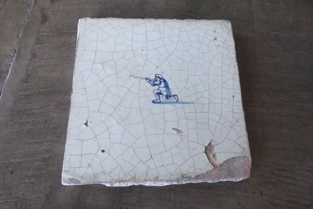 17 e eeuwse tegel met schutter of blaaspijp, Ophalen of Verzenden