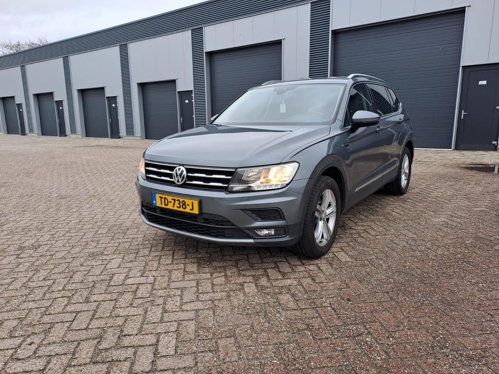 Volkswagen Tiguan 7-persoons 2018 | Automaat | Leder | Navi, Voorwielaandrijving, 1800 kg, 4 cilinders, 7 stoelen