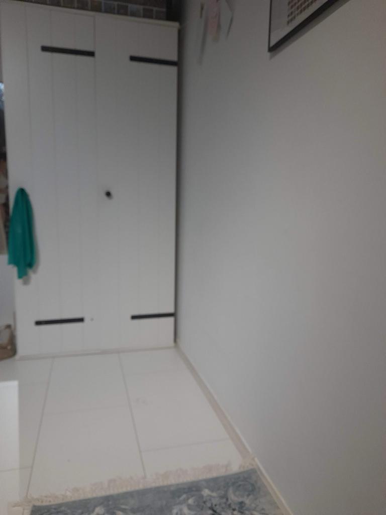 Witte Garderobekast met draaideuren, Ophalen, Met deur(en), Gebruikt, 200 cm of meer