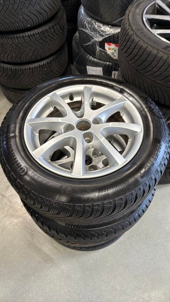 Winterset afkomstig van Kia Stonic, Auto-onderdelen, Banden en Velgen, Ophalen, 15 inch, Banden en Velgen, Personenwagen