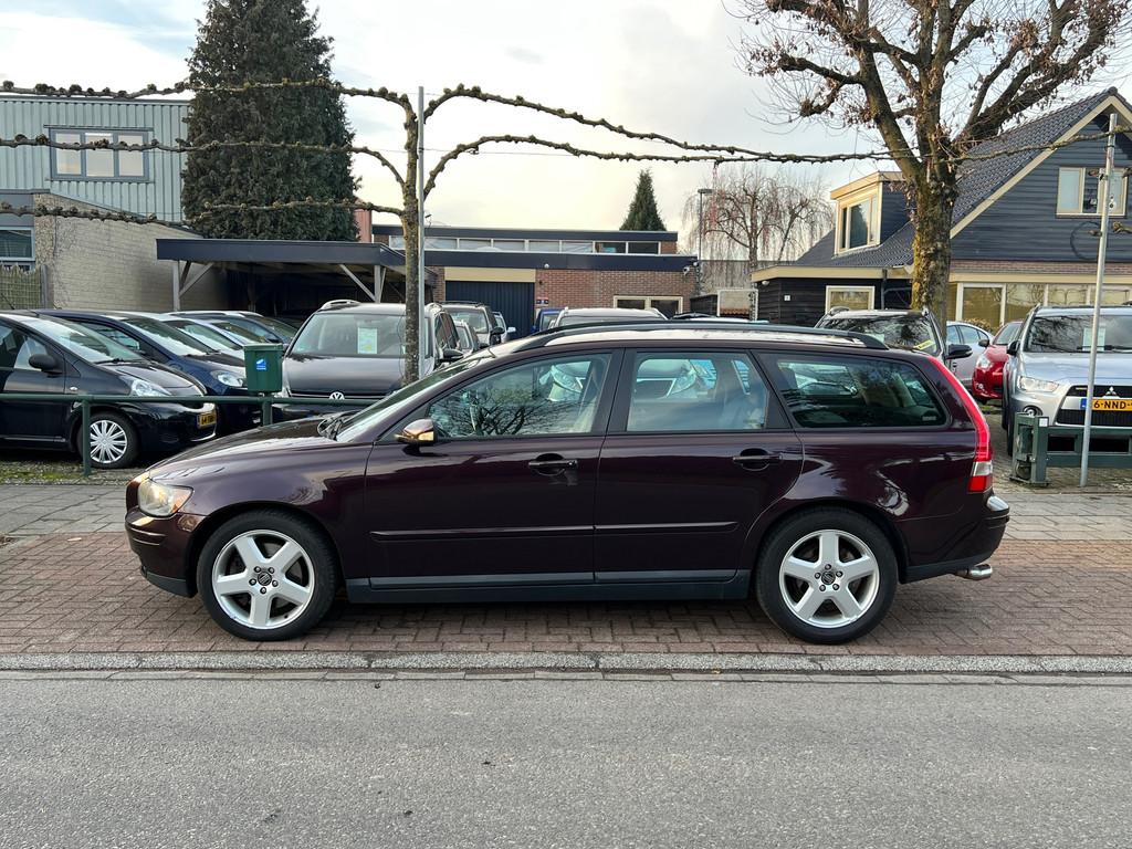 Volvo V50 2.5 T5 Momentum 5-cilinder * Zweedse Kwaliteit *, Voorwielaandrijving, Gebruikt, Overige kleuren, 700 kg