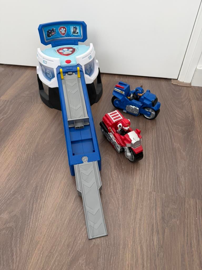 Paw Patrol Moto HQ met 2 motoren, Ophalen, Zo goed als nieuw, Handmatig, Overige merken
