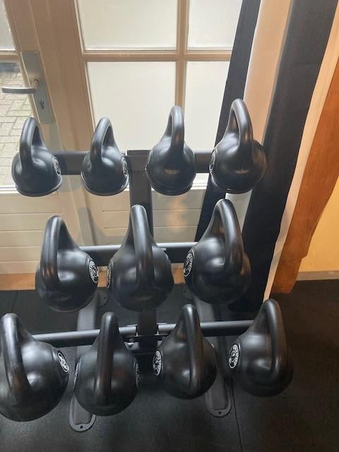 Kettlebell set + opbergrek, Sport en Fitness, Fitnessmaterialen, Gebruikt, Kettlebell, Armen, Benen, Borst, Buik, Rug, Ophalen