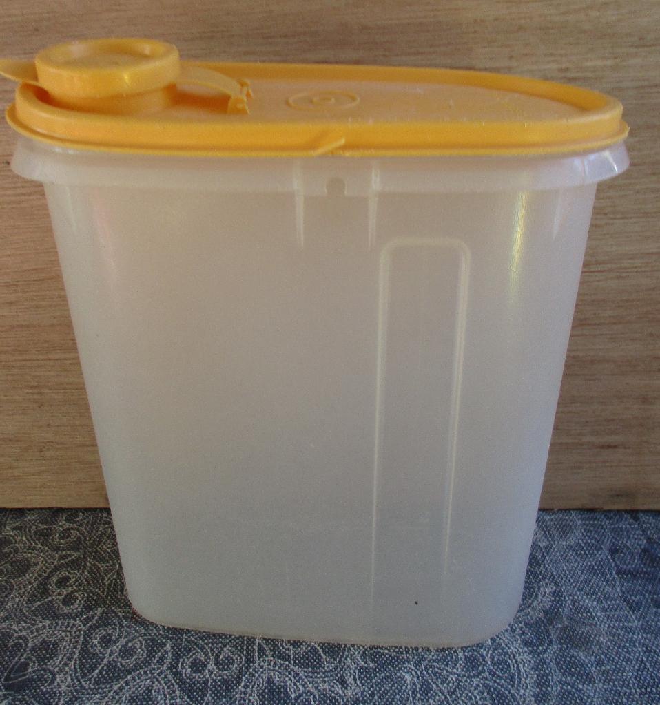 tupperware strooibus /schenkkan met geel deksel, Ophalen of Verzenden, Geel, Overige typen
