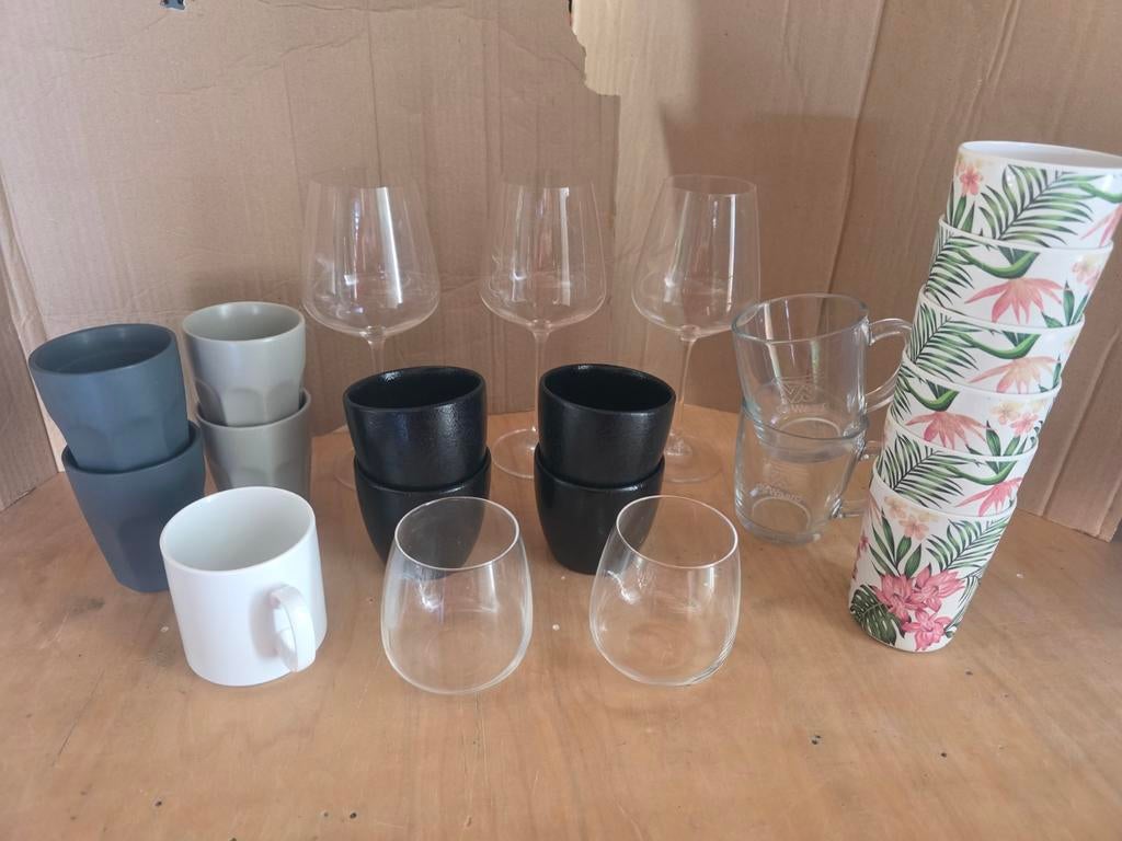 Diverse collectie glazen en bekers, Ophalen