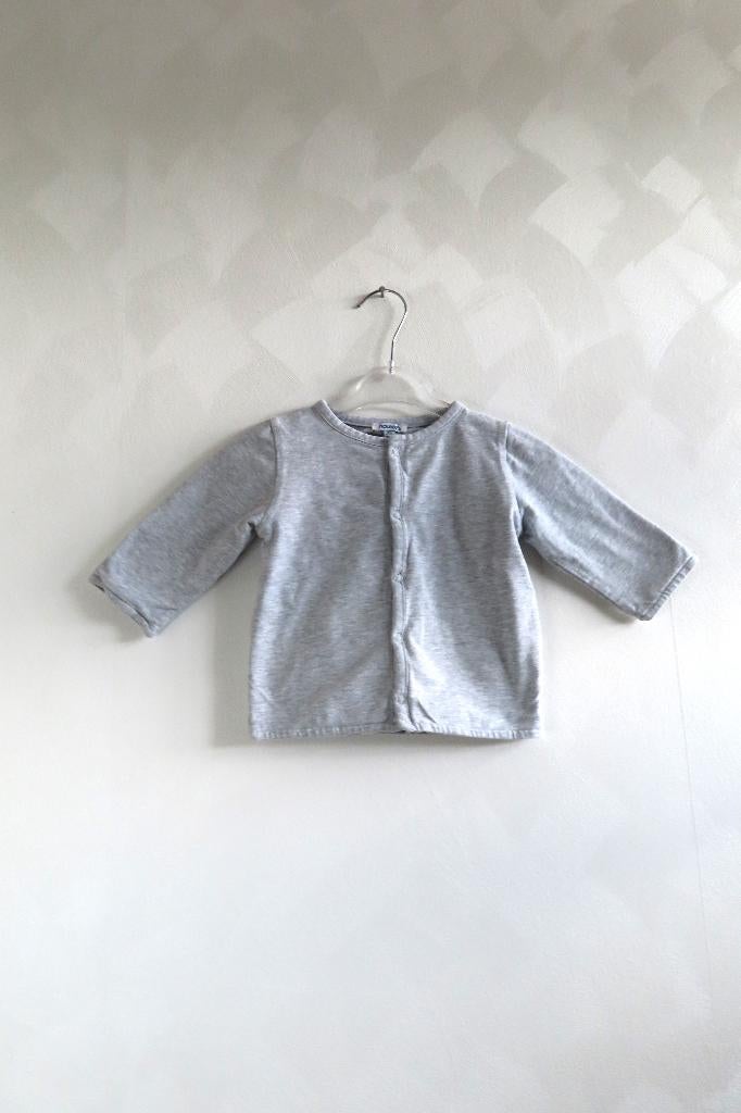 Vestje Grijs Reversible Noukie’s 12M / 80cm (4473), Ophalen of Verzenden, Zo goed als nieuw, Noukies, Truitje of Vestje