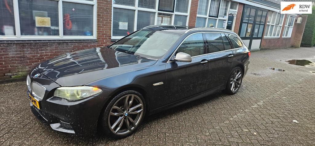 BMW 5-serie Touring M550xd KETTING HOORBAAR diverse gebreken, Auto's, BMW, Automaat, Gebruikt, Euro 6, 2993 cc