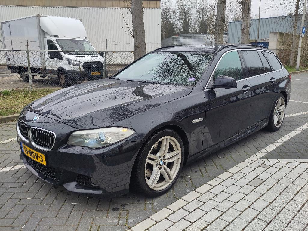 BMW 5-Serie 3.0 I 535 225KW Touring AUT 2010 Zwart, Auto's, Automaat, Euro 5, Achterwielaandrijving, Beige
