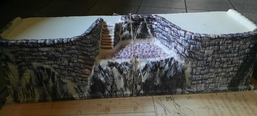 Uniek handgemaakt diorama - Kasteelruïne, Ophalen of Verzenden, Nieuw