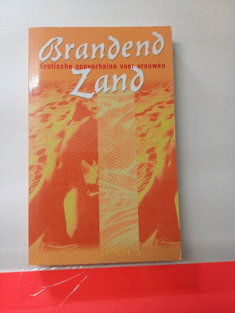 Boek - Brandend Zand - Erotische zonverhalen voor vrouwen, Ophalen of Verzenden, Gelezen