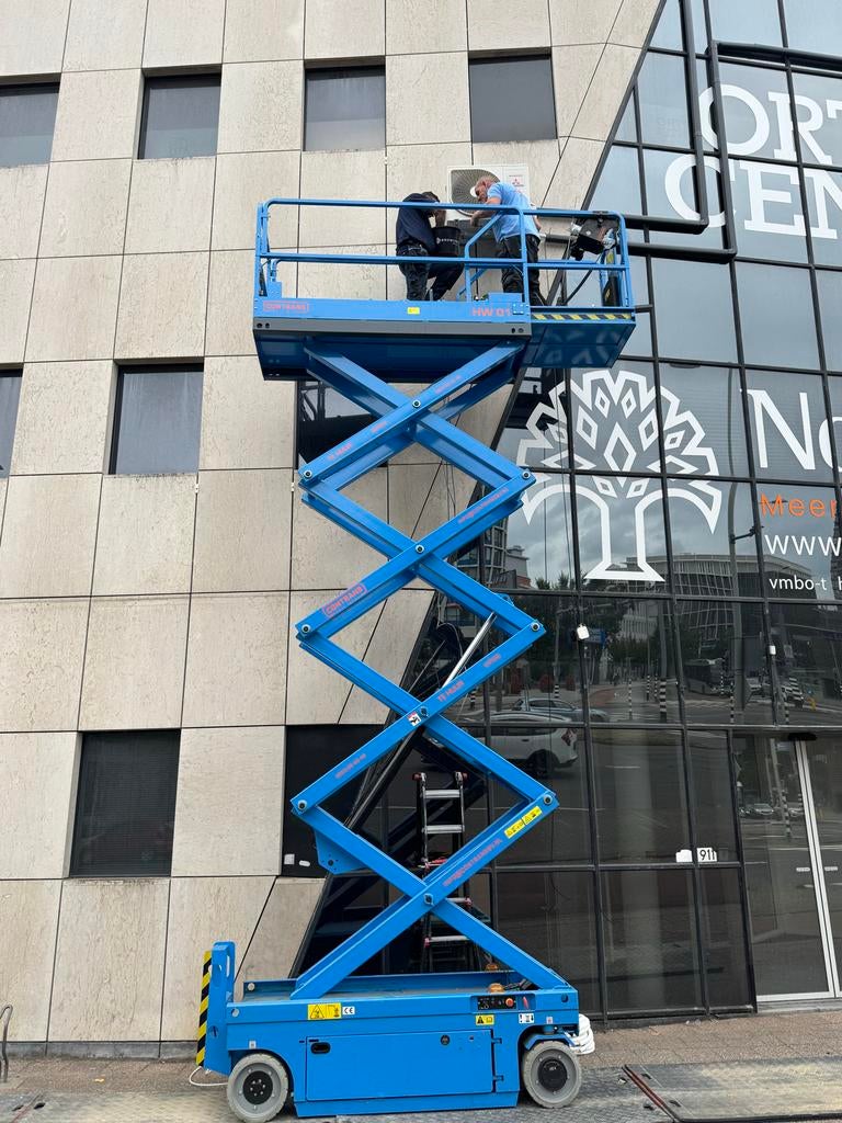 Schaarlift bouw jaar 2021 zo goed als nieuw!! 33 uur, Ophalen of Verzenden