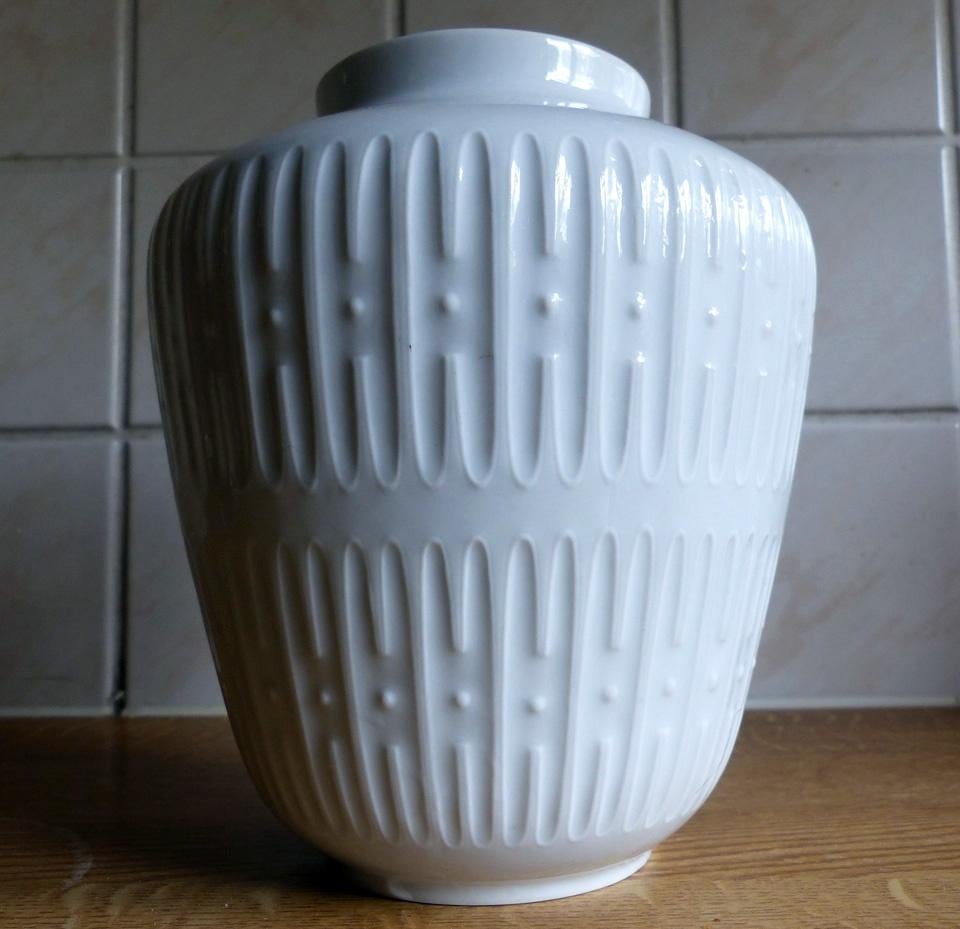 Edelstein Bavaria vintage vaas wit porselein grafisch decor, Gebruikt, Wit, Aardewerk of Porselein, Ophalen of Verzenden