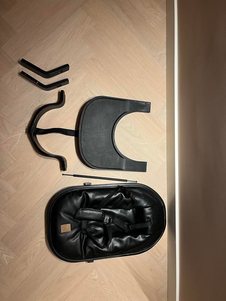 Kidsmill Newborn Set – Compleet, Ophalen, Zo goed als nieuw, Meegroeistoel, Afneembaar eetblad