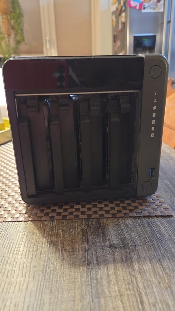 Qnap TS-453D- 4-bay opslagserver, Ophalen of Verzenden, Zo goed als nieuw