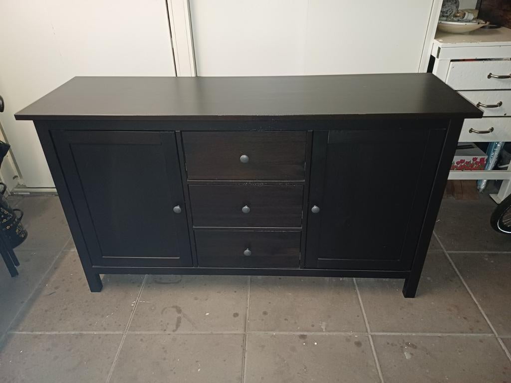 Hemnes dressoir van Ikea, donkerbruin, Ophalen, Gebruikt, 25 tot 50 cm, Met deur(en)