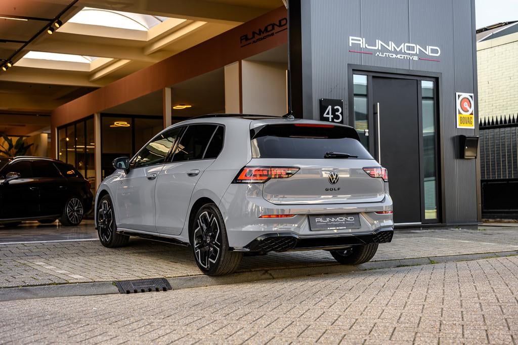 Volkswagen Golf 1.5 eTSI R-Line Edition|Pano|Hud|Harmankardo, 4 cilinders, 150 pk, Adaptive Cruise Control, Leder en Stof