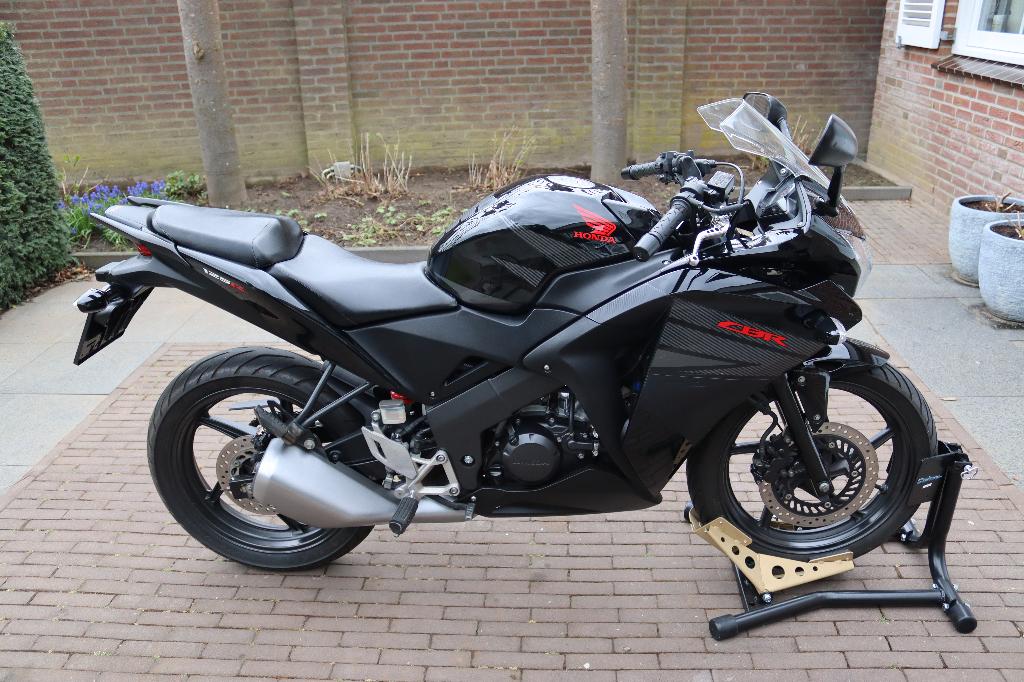 Honda CBR125R - foto 2