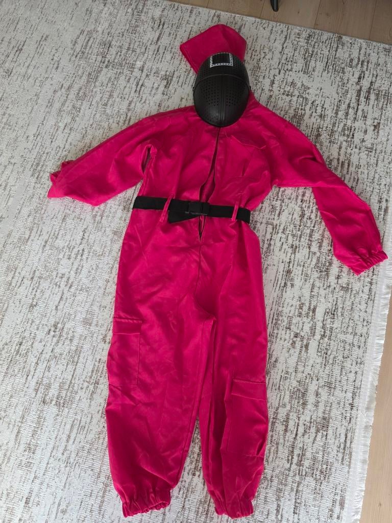 Squid Game Kostuum - Roze Jumpsuit met Masker, Ophalen of Verzenden, Zo goed als nieuw, Pak of Jurk