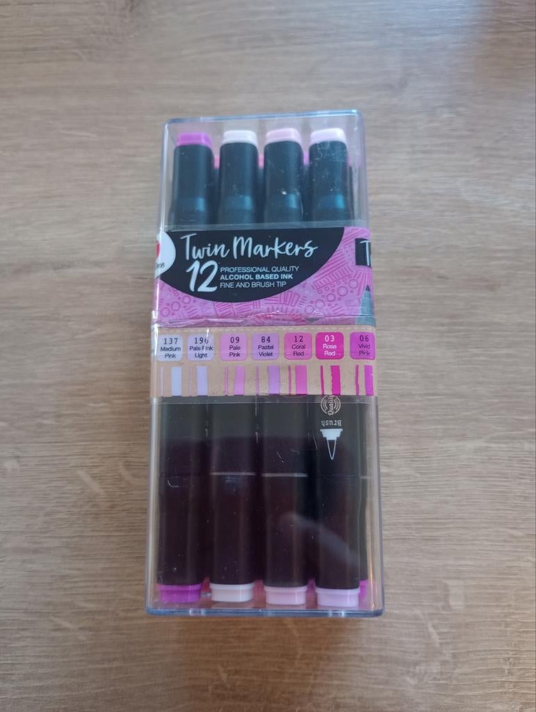 Twin Markers 12-delige set - Roze/Paarse tinten, Hobby en Vrije tijd, Tekenen, Ophalen of Verzenden, Zo goed als nieuw, Potlood of Stift