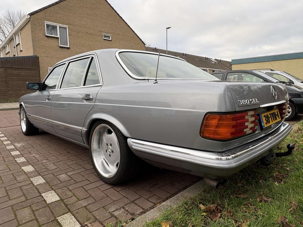 Mercedes-Benz S-Klasse 3.8 380 SEL AUT 1981 Grijs, Auto's, Automaat, Achterwielaandrijving, Metallic lak, Blauw