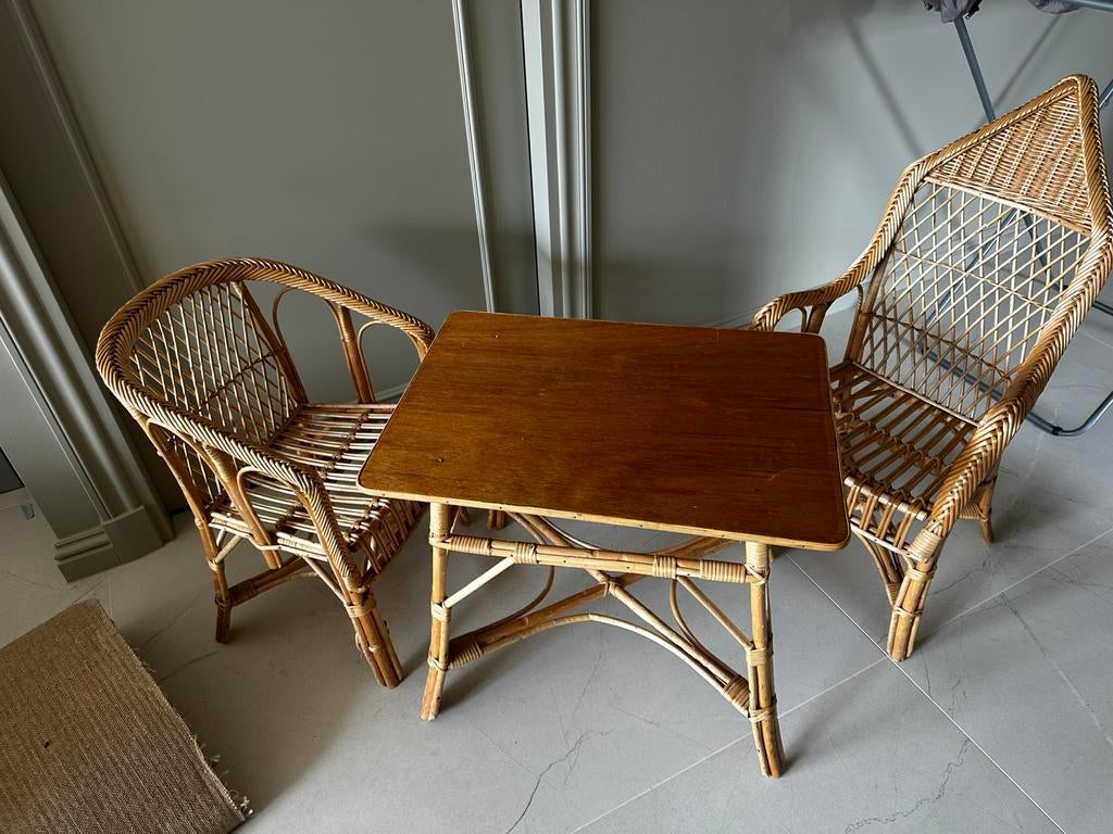 Vintage Rotan kinder tafel met 2 stoelen, Kinderen en Baby's, Ophalen, Zo goed als nieuw, Meisje