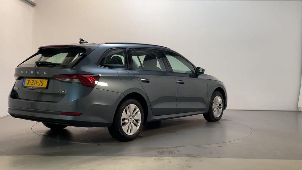 Skoda Octavia Combi 1.0 e-TSI DSG Business Edition Virtual C, Stof, Gebruikt, Met garantie (alle), Parkeersensor