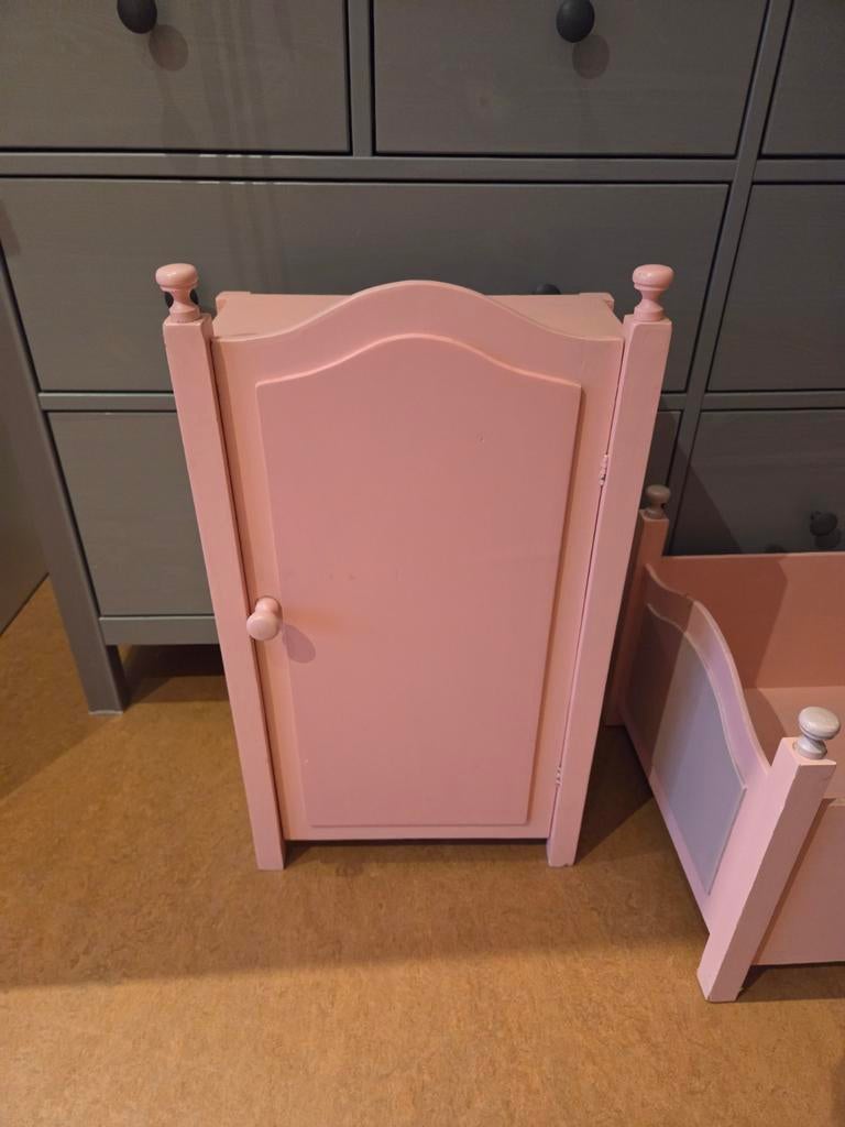 Houten poppenbedje en kast, Verzamelen, Ophalen, Gebruikt, Poppenhuis