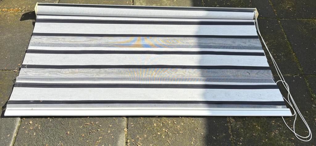 Zonnescherm / Rolgordijn voor buiten - Grijs/Wit gestreept, Doe-het-zelf en Verbouw, Rolluiken, Ophalen, Gebruikt, 150 tot 200 cm