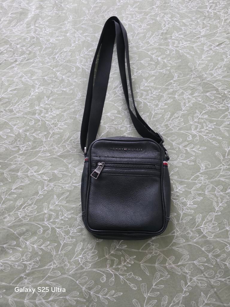 Schoudertas heren Tommy hilfiger., Ophalen, Zwart