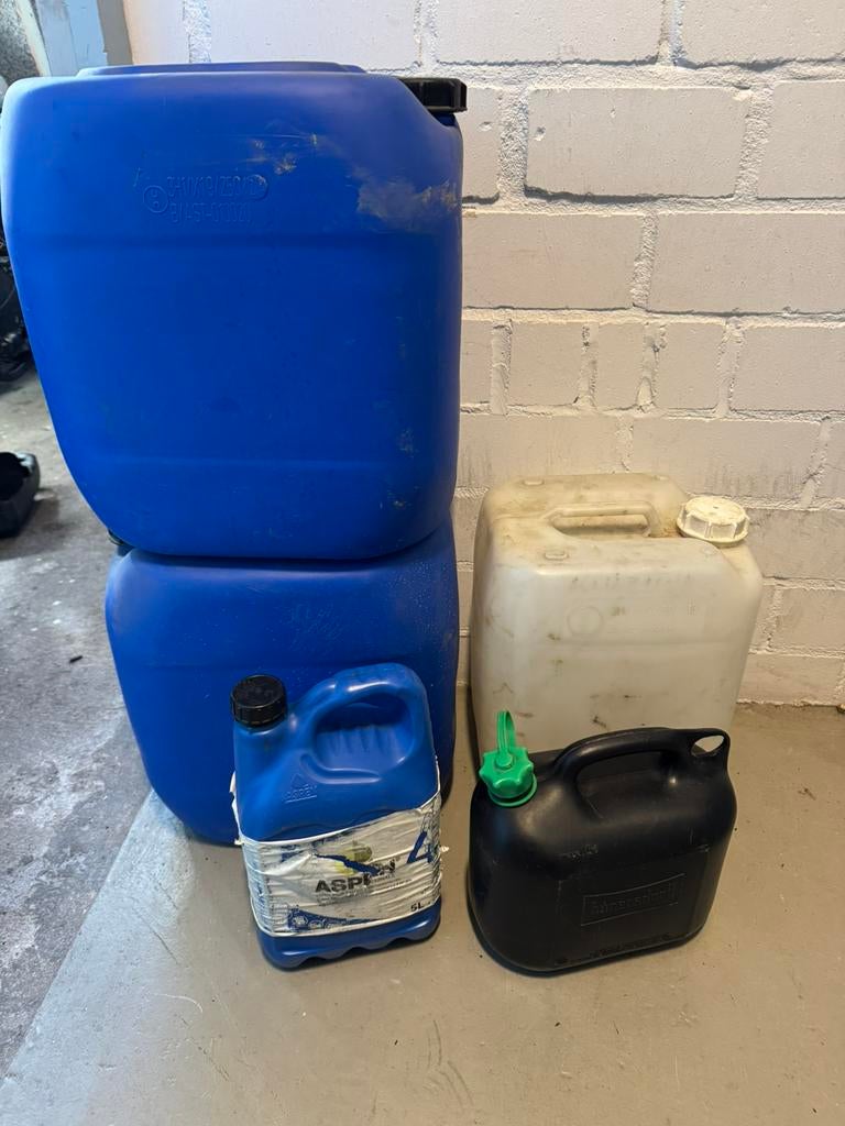 Jerrycans, Ophalen, Zo goed als nieuw