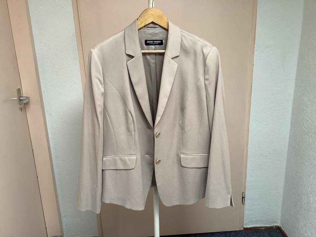 Gerry Weber colbert in maat 46 kleur creme, Beige, Maat 46/48 (XL) of groter, Ophalen of Verzenden, Zo goed als nieuw